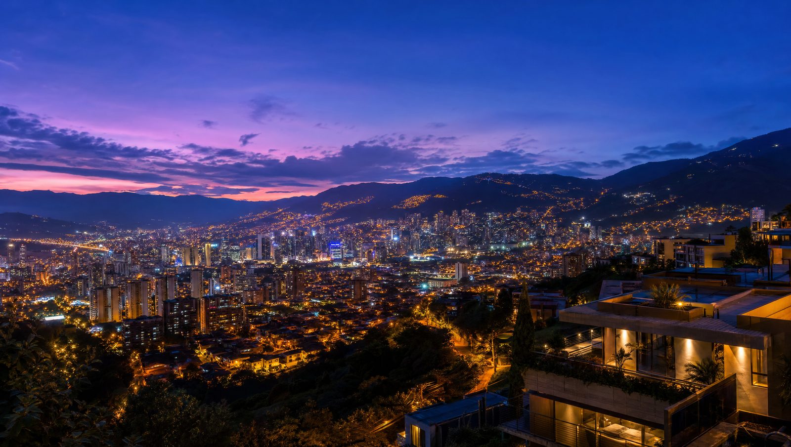 Medellín, Colombia, al atardecer